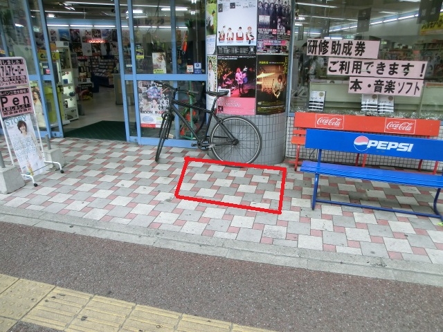 六本松店 黒木書店 屋外プロモーションスペース右 福岡県 六本松周辺のレンタルスペース 軒先ビジネス 貸店舗や期間限定ショップの店舗物件 ポップアップストア出店スペース検索サイト